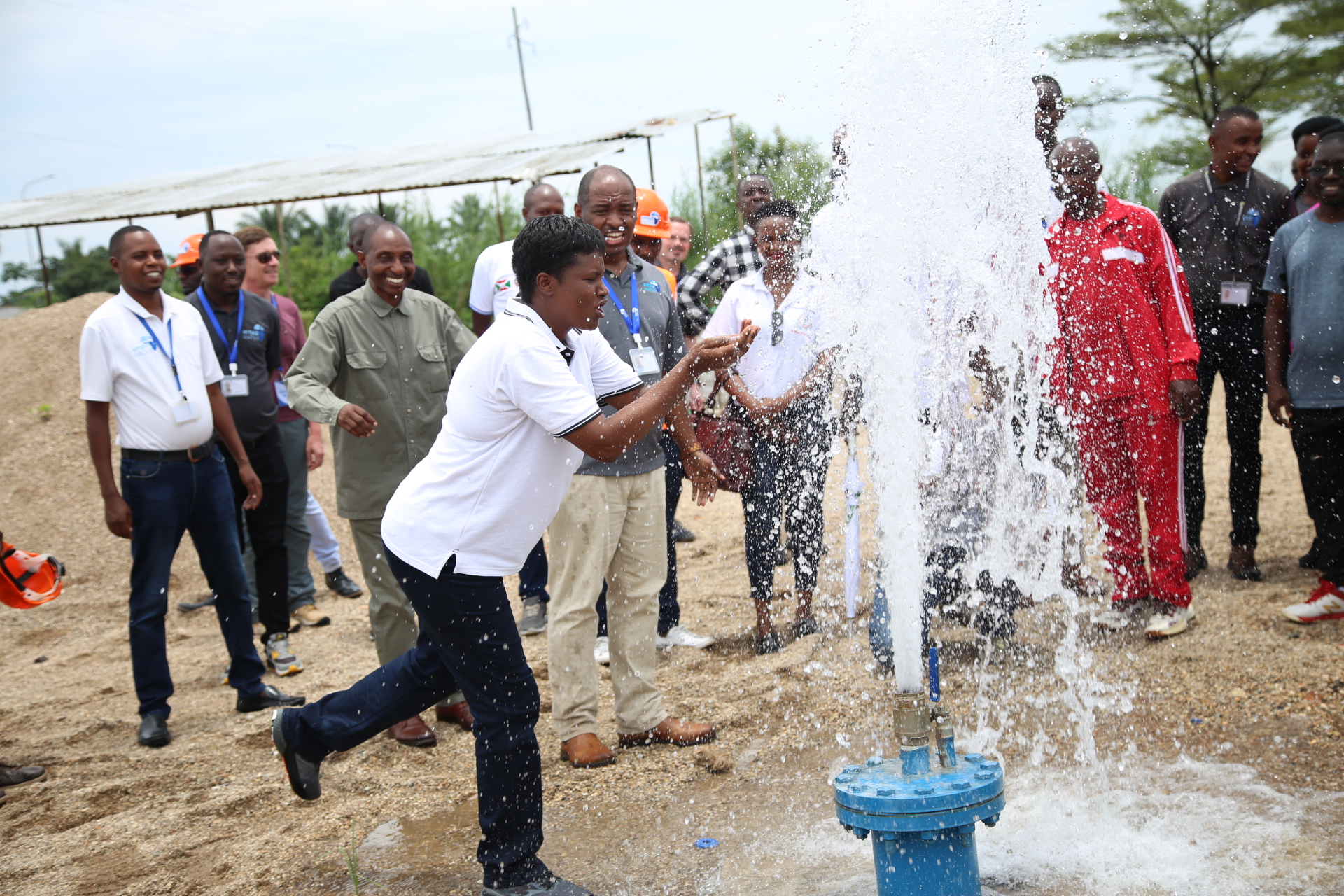 Eau=Vie: Visite de l’Ombudsman Aimée Laurentine Kanyana aux services de l’ONG AMAZI WATER